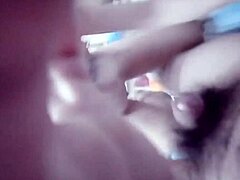 Πορνό βίντεο με μια μελαχρινή με το στήθος να τραβάει τον κώλο της