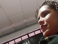 Vroča kolumbijska šolarka z veliko ritjo obožuje seks s svojim bratom pred kamero