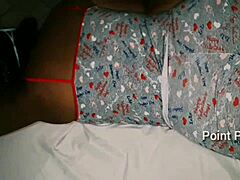 Gadis Eropa yang seksi menelan kontol besar