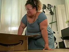 Смотри, как большая задница латинской мамочки танцует тверк и катается на игрушках в этом домашнем видео