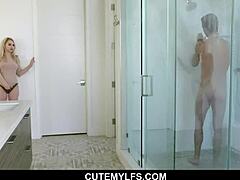 Naked big boobed Milf seduces ex-boyfriend in steamy porn video