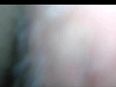 Un culo stretto viene trattato a pecorina in un video a tema anale