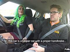 Мама с большими сиськами трахает свою киску и кончает в машине после секса с инструктором по вождению