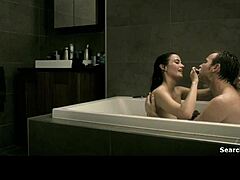 Eva Green memamerkan payudara besarnya dalam adegan panas