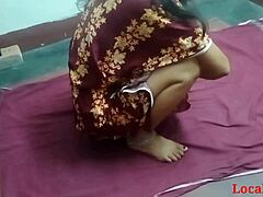 Bhabhi fra en indisk landsby nyter hardcore utendørs sex